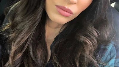 Меган Фокс знову нарядила сина у дівчачу сукню і вийшла з ним на прогулянку