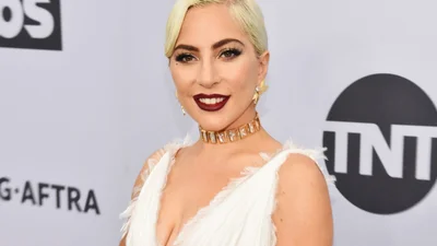 Фани Ірини Шейк на повному серйозі вимагають в Леді Гаги повернути моделі Бредлі Купера