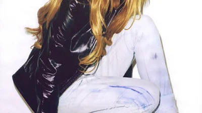 33-річна Ліндсі Лохан хоч і світить сісями, але колишню свіжість повернути не може