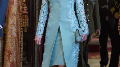 Королева Летиция вышла в свет в бюджетном платье Zara и выглядела действительно на миллион