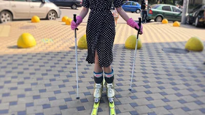 В разгар лета Таня Татарченко проехалась на лыжах в центре столицы