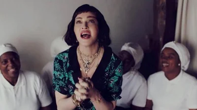 60-річна Мадонна випустила колоритний кліп на трек "Batuka"