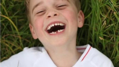 Кейт Міддлтон зробила кілька нових фото принца Джорджа, і на них малий - ще той бешкетник