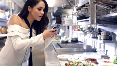 Інсайдери назвали улюблені страви Меган Маркл, і вони не дуже корисні