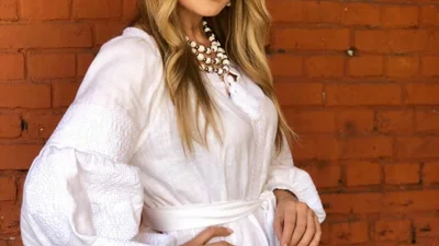 Ольга Сумська знялася з доньками, і на фото тяжко визначити, хто з них вродливіший