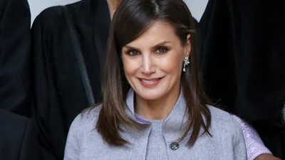 Королева платьев: 10 образов королевы Летиции, которые может повторить каждая