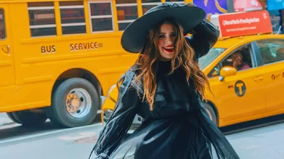 Солистка группы KAZKA рассказала о своих чувствах засветив грудь в прозрачном наряде