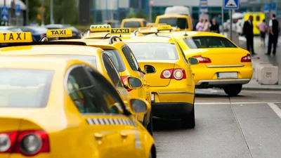 Женщина вызвала такси, но вовсе не для поездки – это лайфхак на все случаи жизни