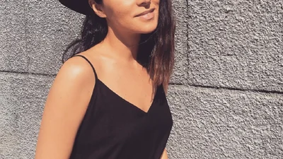 Злата Огнєвіч показала пружні груди у відвертому декольте