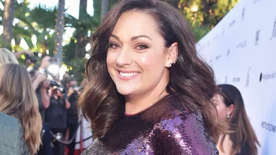 Эта актриса так смешно пародирует голливудских звезд, что ты не сможешь сдержать слез