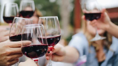 Ученые доказали, что вино - самый полезный алкоголь для твоего настроения