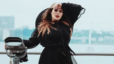 Обережно, гаряче: сексуальні фото Саші Зарицької - солістки групи KAZKA