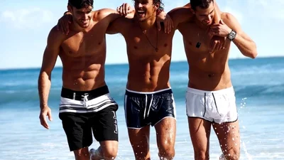 Дизайнери створили пляжні шорти для чоловіків, але з цього вийшов лютий епік фейл