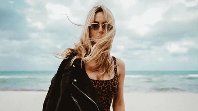 Світлана Лобода в одній лише білизні вразила своєю розтяжкою