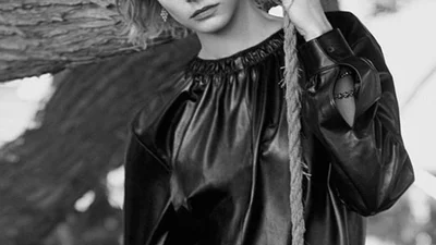 Кара Делевинь полностью разделась и рассказала, что долго стеснялась своей ориентации