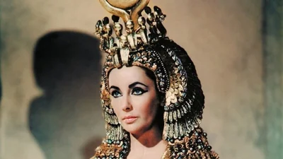 Вчені відтворили запах парфумів легендарної Клеопатри