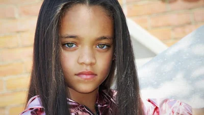 Малая, которая похожа на Рианну, стала крутой звездой, и уже неплохо зарабатывает