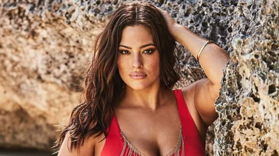 Найвідоміша пишнотіла модель світу вперше вагітна