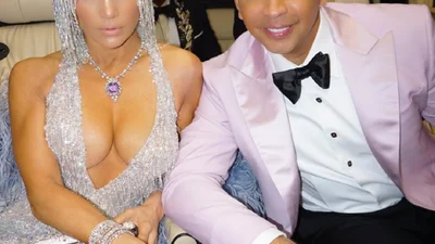 Джей Ло в ответ на подарок от любимого тоже купила ему тачку