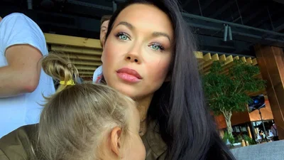 Полина Логунова впервые показала лицо дочери от Дмитрия Ступки