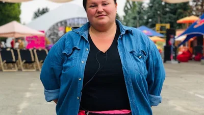 alyona alyona показала себя в одном полотенце, и на фото она - еще та похотливая кыця