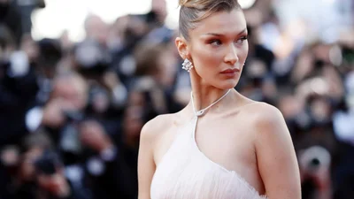 Белла Хадид столкнулась с бывшим бойфрендом в клубе и убежала, пока ее не заметили