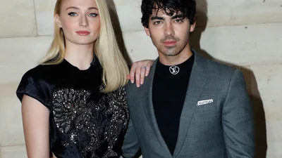 На день рождения своего мужа Софи Тернер оделась, как его бывшая девушка