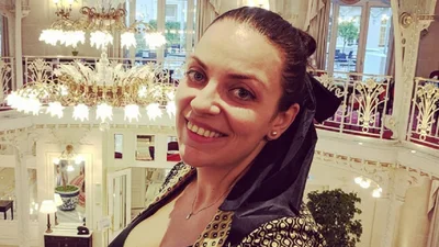 Наталья Холоденко поборола комплексы и показала фигуру в купальнике