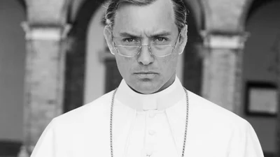 Брутальный Джуд Лоу показал свое немалое мужское достоинство в трейлере "Молодого папы"
