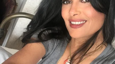 Сальма Гаєк вражаючими формами в купальнику довела, що в 53 роки ще та ягідка