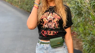 Леся Нікітюк вигнулася, як кішечка, щоб продемонструвати свій безсоромний купальник юзерам