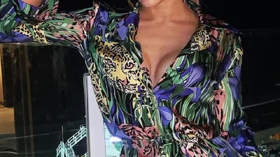 50-летняя Джей Ло накачанным телом в купальнике доказала всем, что покорила молодость