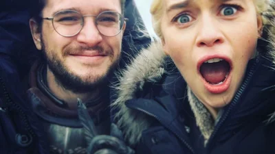 Киноляп со стаканчиком кофе в "Игре престолов" оброс новыми деталями от создателей сериала