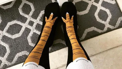Носки, которые превращают ноги в куриные лапки - новинка, от которой люди без ума