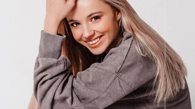 Зірка "Школи" Ліза Василенко показала соковиту фігурку у відвертій спідній білизні