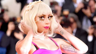 Эпатажная Леди Гага превратилась в женственную кошечку ради новой фотосессии