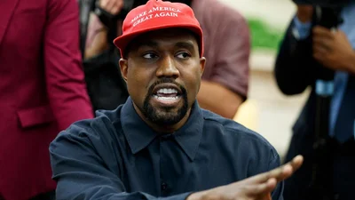 Канье Уэст показал новую обувь, но она никому не понравилась, ибо это реальный космос