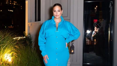 Вагітна Ешлі Грем показала чудеса розтяжки з чималим животиком