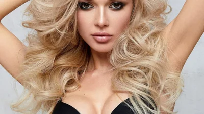 Сексапільна учасниця "ВІА Гри" одягла прозору білизну на голе тіло і знялася для MAXIM