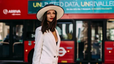 Модное вдохновение: что носят стильные девушки во время Недели моды в Лондоне