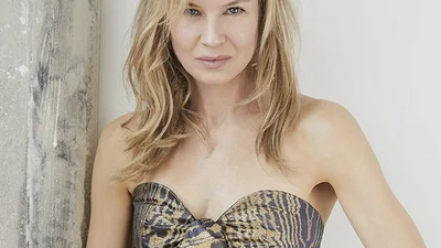 У 50 років Рене Зеллвегер досі не соромиться одягати міні, бо має просто космічні ніжки