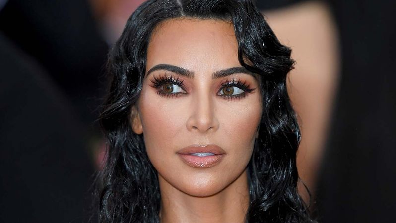 Kim Kardashyan Podelilas Nekrasivym Selfi Na Kotorom Vidny Vse Nedostatki Ee Kozhi Lyuks Fm