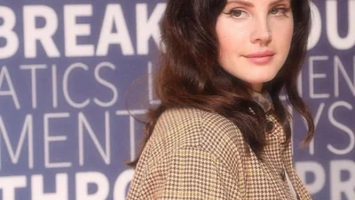 Холостячка Лана Дель Рей засветилась в компании таинственного симпатичного мужчины