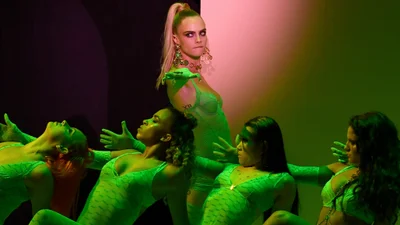 Кара Делевинь постебалась над Дональдом Трампом в эпическом видео