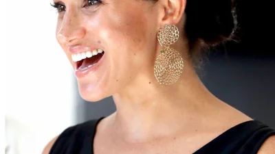 Меган Маркл показала неидеальную фигуру в тесном комбинезоне