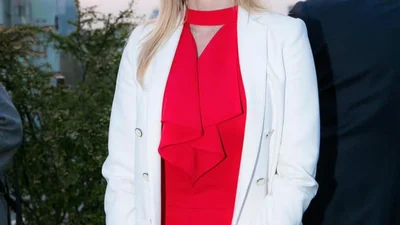 Новая ведущая украинского "Х-фактора" засыпала сеть горячими фото топлесс