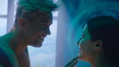 Єви і Адами: Сергей Бабкин с женой стали персонажами картин в новом клипе