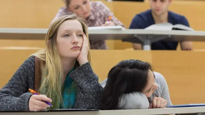 Ось скільки годин має спати студент, щоб висипатися та почуватися енергійним