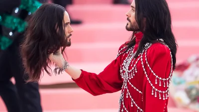 Отакої: у Джареда Лето поцупили ту саму “голову”, яку він брав з собою на Met Gala-2019