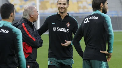 Криштиану Роналду прилетел в Киев и успел погонять мяч на Олимпийском стадионе